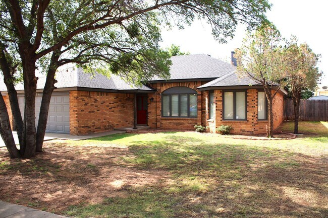 Building Photo - Remodeled 3/2/2 home Spacious & Modern