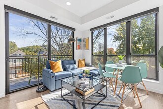 Building Photo - 338 NE 2nd St