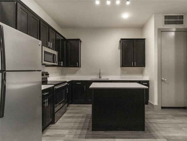 Building Photo - 4509 Mt Vernon St