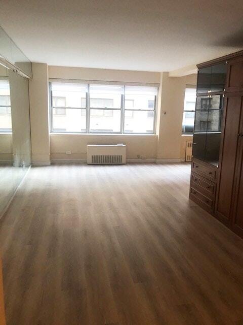 Primary Photo - Spacious Park Ave Studio