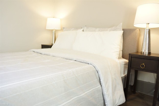 Foto del edificio - 4 br, 2 bath Townhome - 2310 Summit St