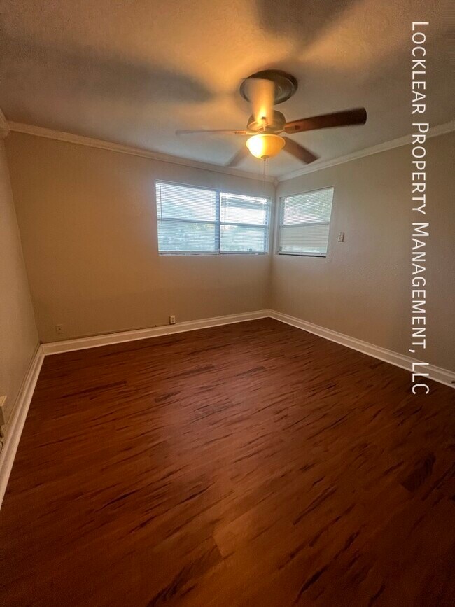 Foto del edificio - Spacious 3 bedroom single family home