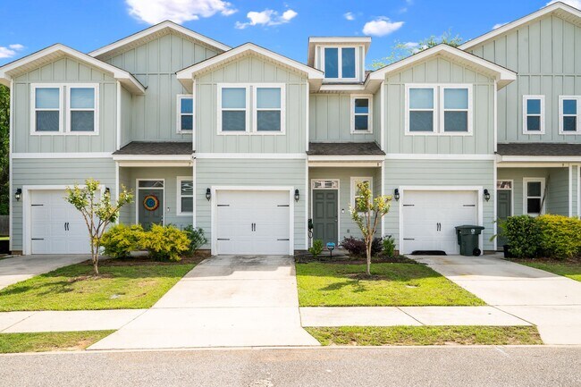 Foto del edificio - NEW LOW PRICE!!