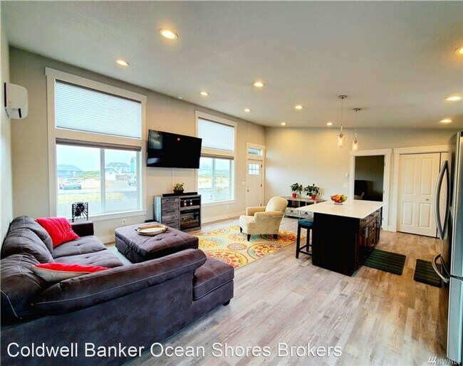 Building Photo - 2 br, 1 bath House - 1356 N Jetty Ave SW
