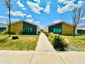Building Photo - 1308 E Iris Ave