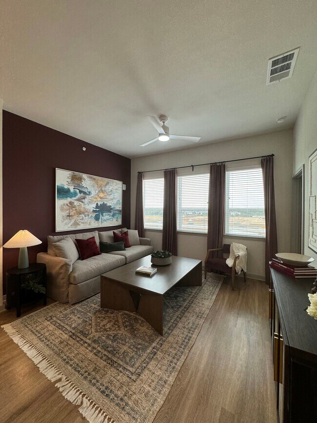 Building Photo - 4700 Lakeside Holw St
