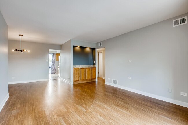 Building Photo - 5606 Tinder
