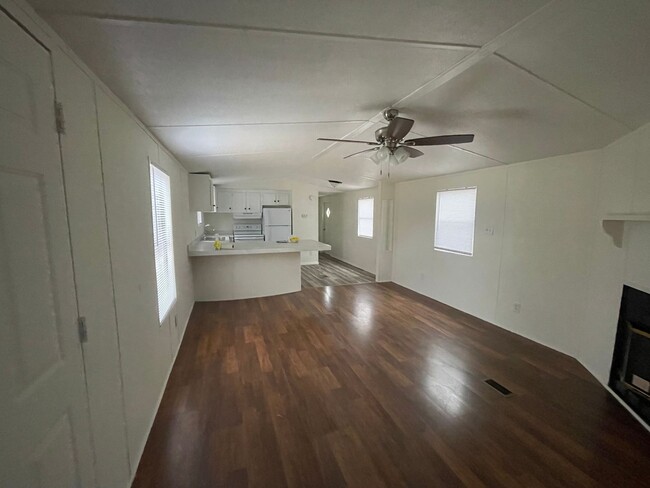 Foto del edificio - Charming 2-Bedroom, 2-Bath Mobile Home in ...