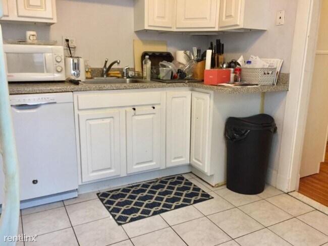 Building Photo - 2 br, 1 bath Condo - 12 Colborne 2 Unit 2