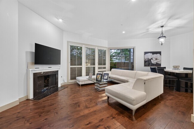 Foto del edificio - 6000 Sugar Hill Dr