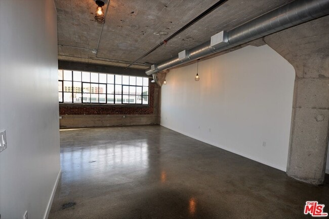 Building Photo - 691 Mill St