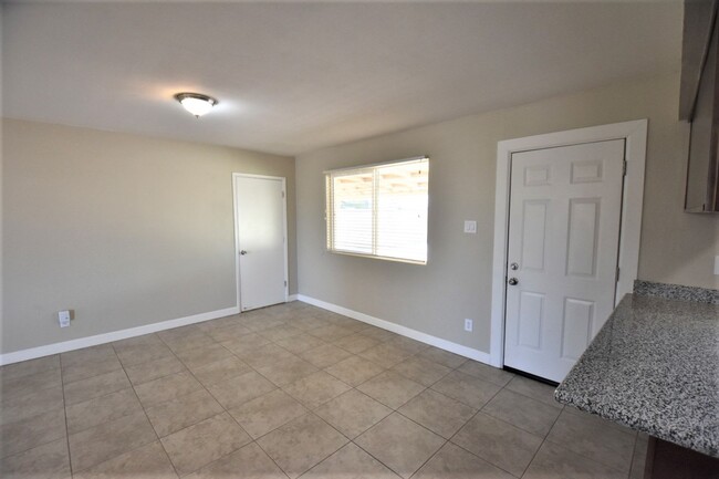 Foto del edificio - 6122 W Monterey Way