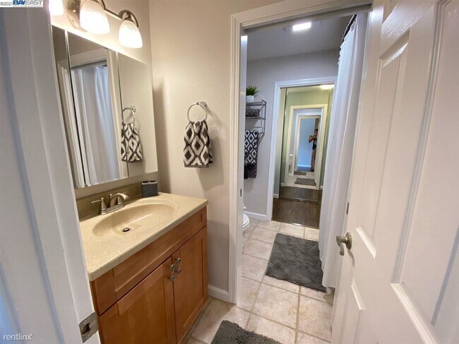 Building Photo - 2 br, 2 bath Condo - 845 Division St
