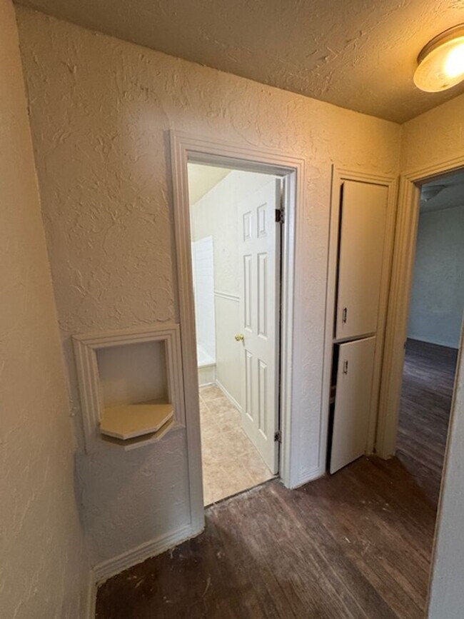 Foto del edificio - 2 bed 1 bath in OKC! New paint and ready f...