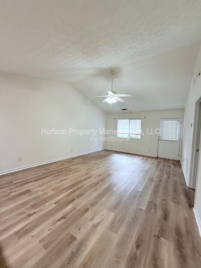 Foto del edificio - 3975 Hidden Hollow Dr