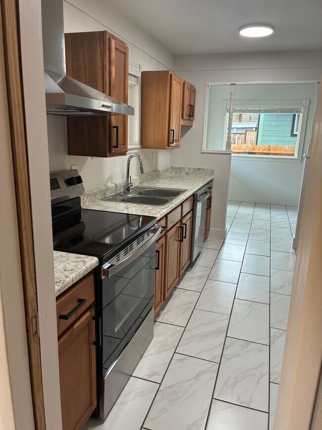 Building Photo - Quiet 3 Bedroom, 2 Bath with Large Backyard