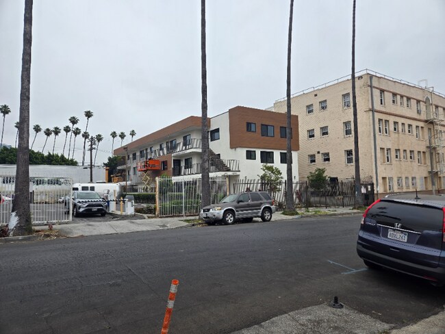 Building Photo - 1040 S Lake St
