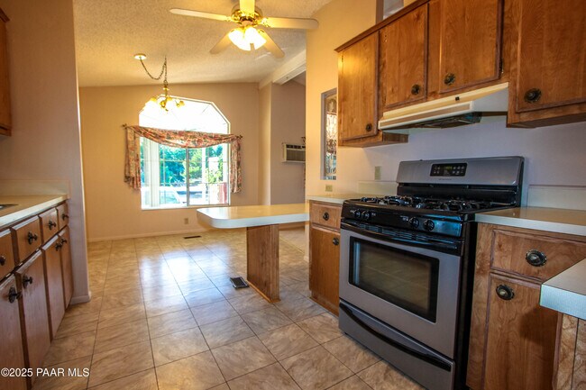 Foto del edificio - 2851 Smoke Tree Ln
