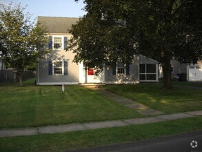 Building Photo - 42 Rosedale Rd