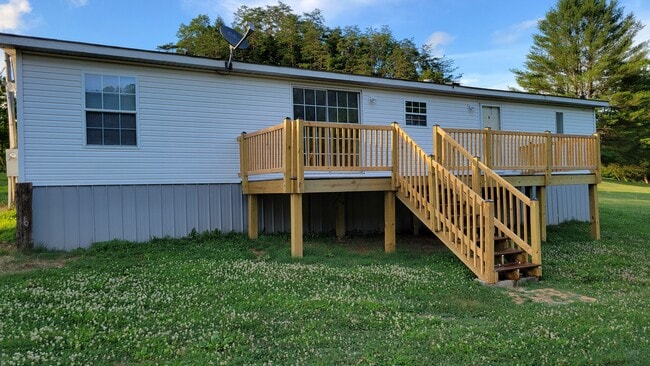 Building Photo - 1739 Stinking Creek Rd