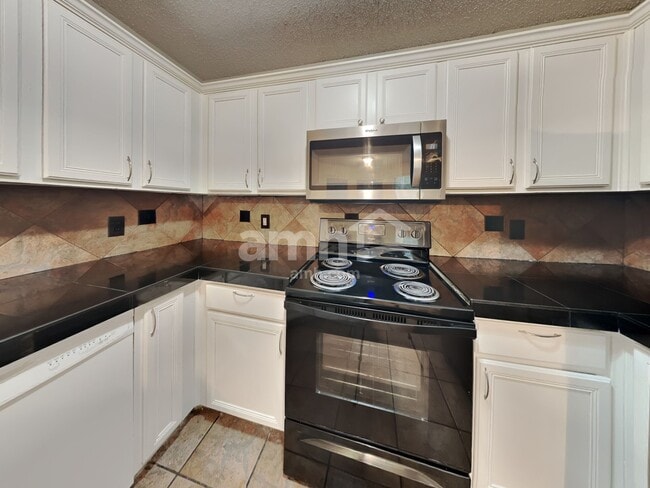 Foto del edificio - 818 Valleybrooke Dr