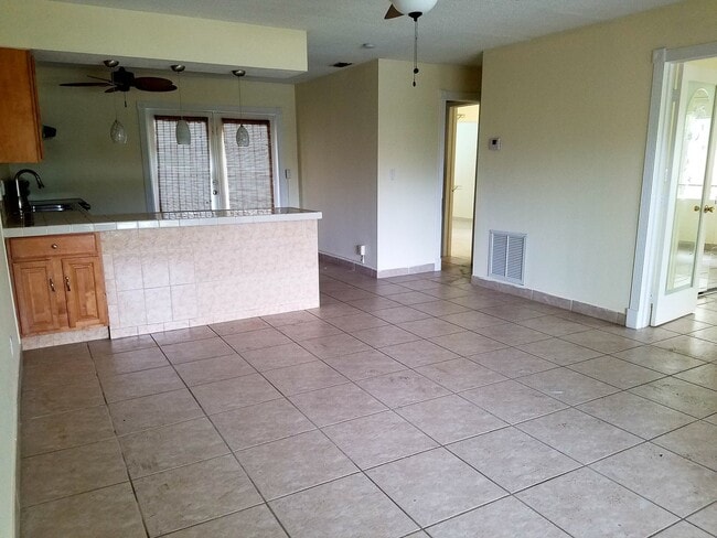 Building Photo - 4500 NE 15th Ave