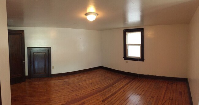 Foto del edificio - 1 Bedroom House in Millvale with Off Street Parking