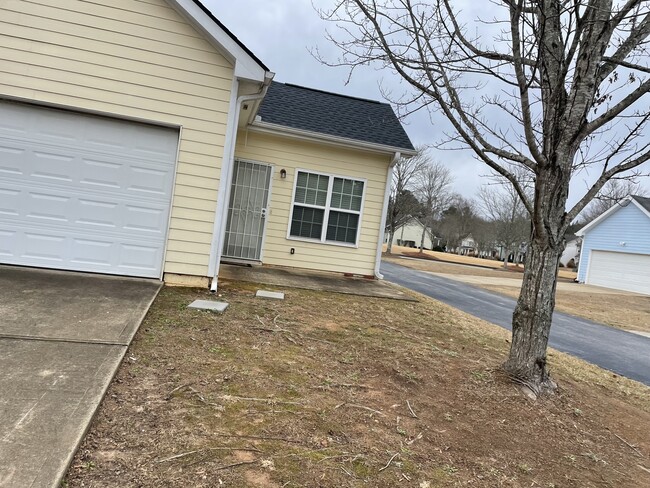 Building Photo - 6109 Park Close