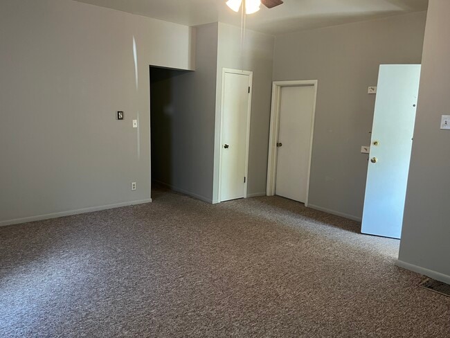 Building Photo - 310 S Washington St