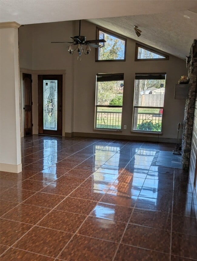 Foto del edificio - 807 Poppets Way