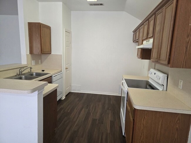 Building Photo - 1512 Parrot Ct
