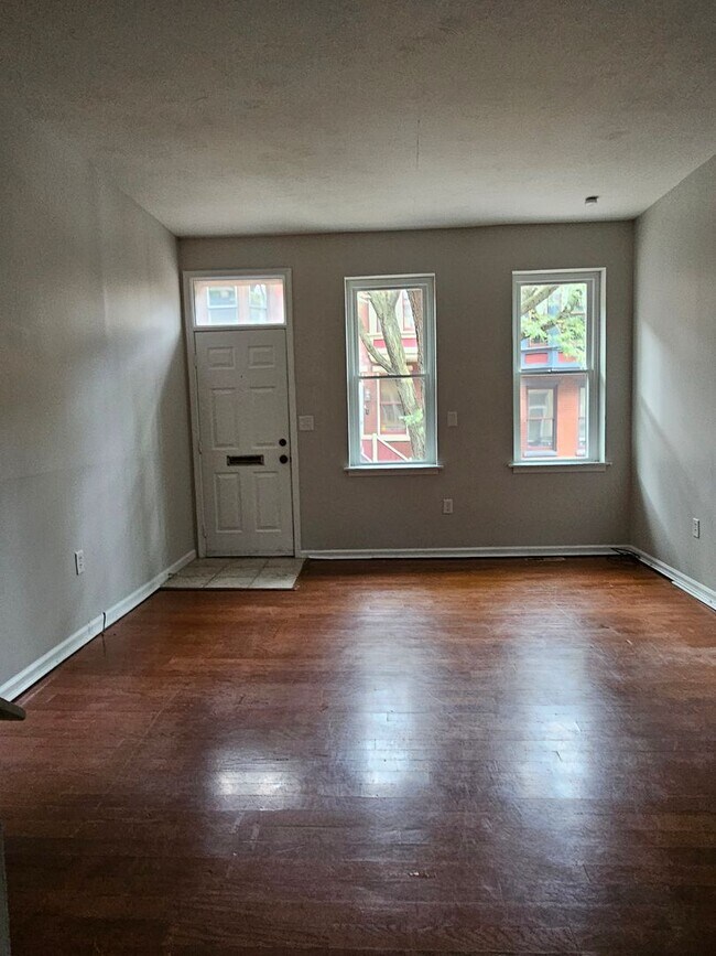 Foto del edificio - 346 E Locust St