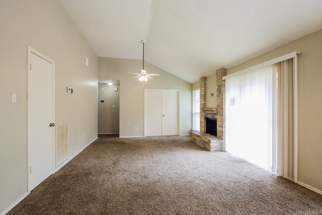Building Photo - 8215 Eastern Bluebird Dr