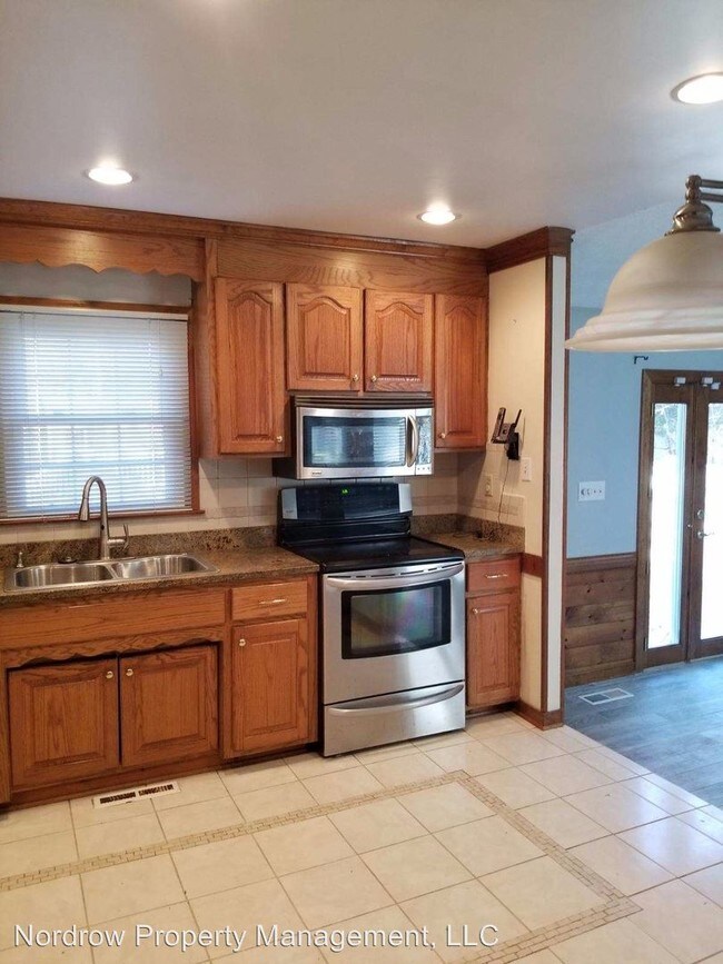 Building Photo - 3 br, 3 bath House - 6620 Glebe Point Road