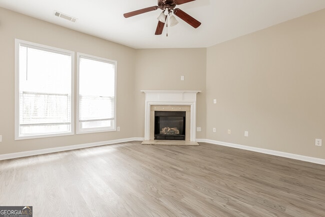 Foto del edificio - 5664 Wakehurst Dr