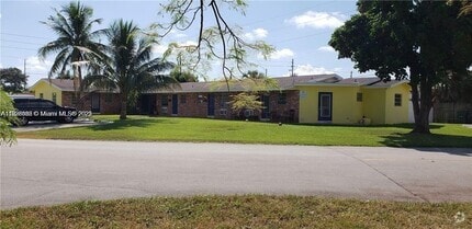 Building Photo - 200 NE 45th St