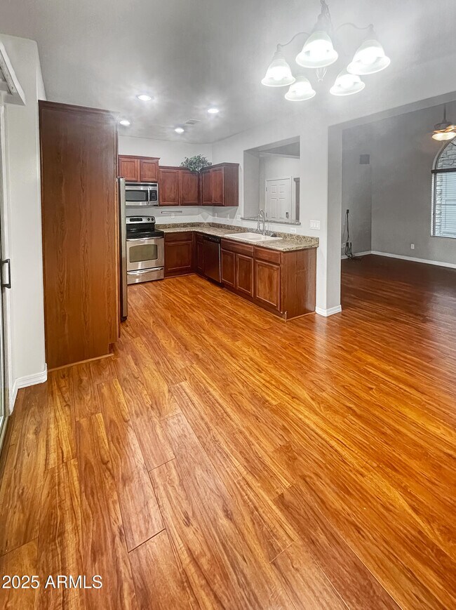 Foto del edificio - 2143 W Le Marche Ave