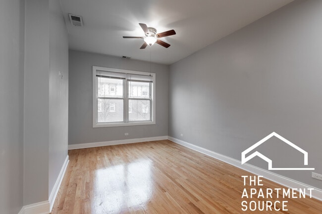 Building Photo - 4502 N Sheridan Rd