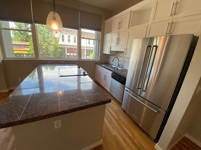 Foto del edificio - Great LoHi Condo - License #2023-BFN-0073421