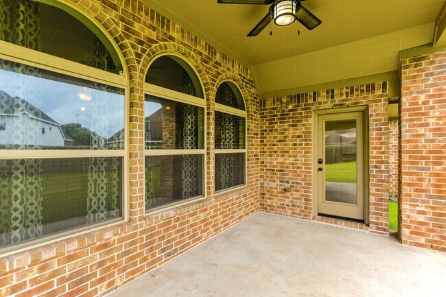 Building Photo - 6122 Garden Lakes Ln