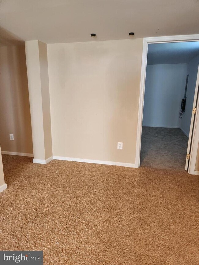 Building Photo - 5818 DEEP CREEK Dr
