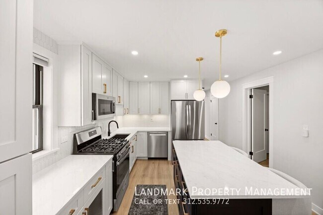 Building Photo - 2176 W Eastwood Ave