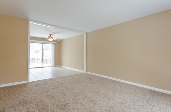 Building Photo - Large 3 Bed 1.5 Bath Maumee Home!