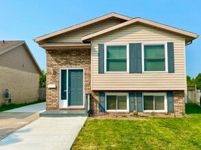 Building Photo - 64 Paisley Ct