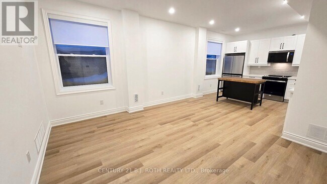 Building Photo - 42 Calverley St