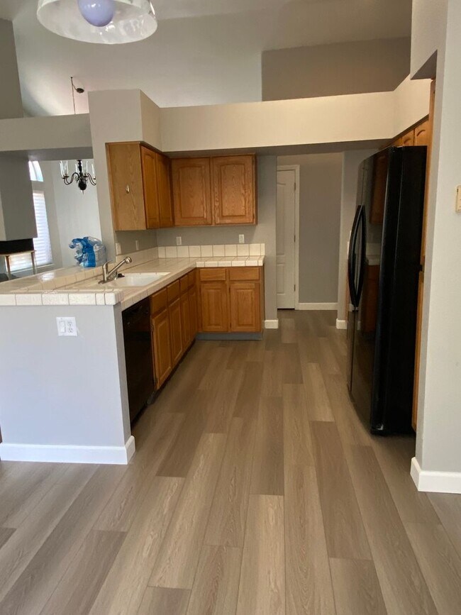 Building Photo - 3 bedroom, 2 bath recently updated