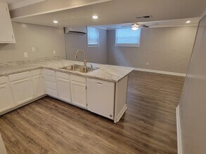 Building Photo - 812 W 25th St