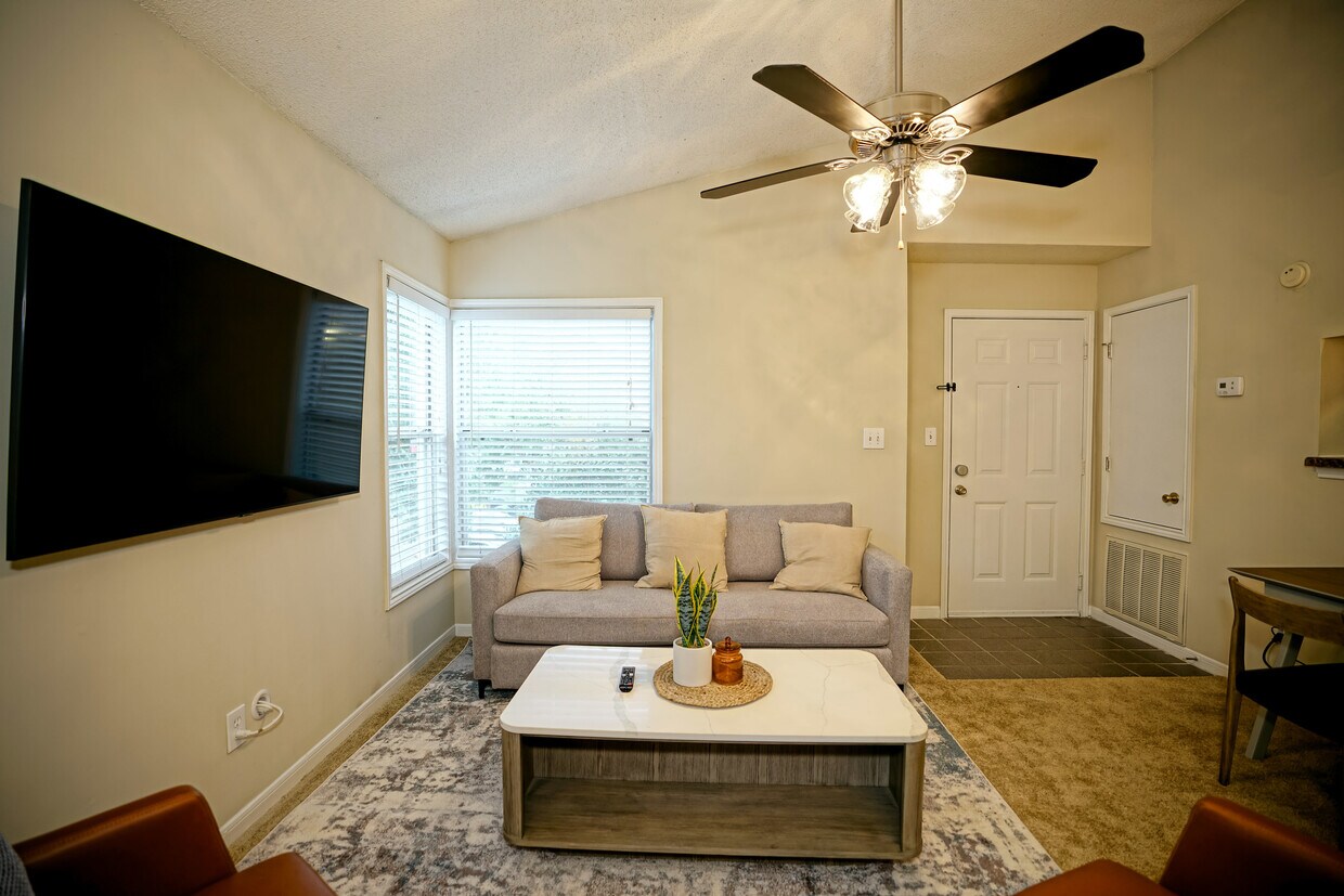 Primary Photo - 2901 Crowne Ridge Dr