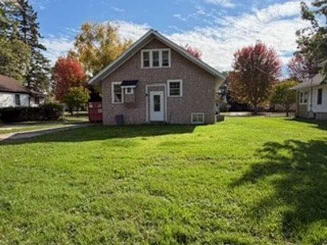 Building Photo - 3 Bedroom 1 BA single family in the heart ...