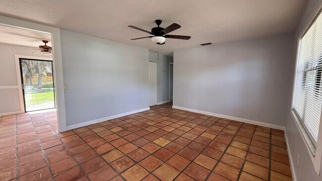 Building Photo - 2325 SW Pamona St